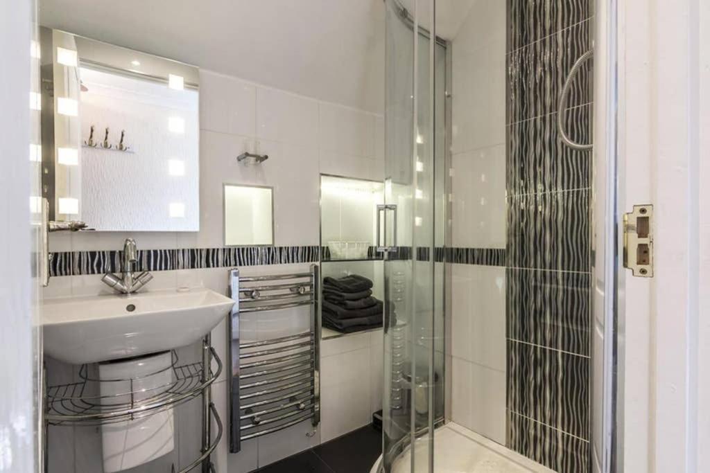 Beautiful Apartment With Private Pool Near Tenby Kilgetty Екстериор снимка