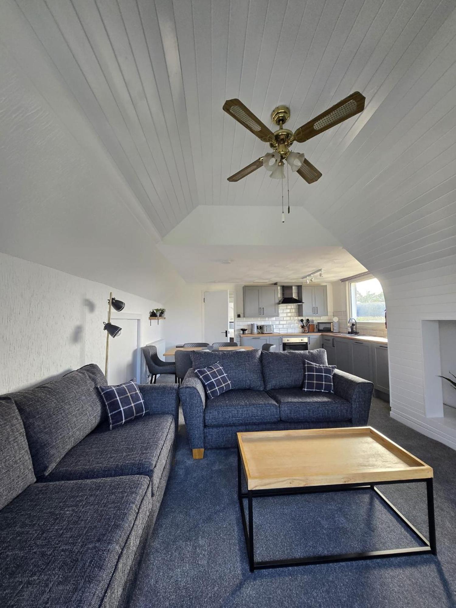 Beautiful Apartment With Private Pool Near Tenby Kilgetty Стая снимка